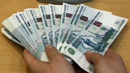 Điện Kremlin thừa nhận không còn khả năng nâng đỡ đồng ruble